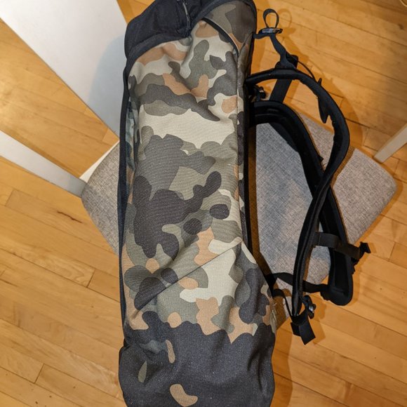 The North Face Instigator Backpack ( 32L / CAMO ) PRE-OWNED (GREAT CONDITION) - Picture 4 of 10